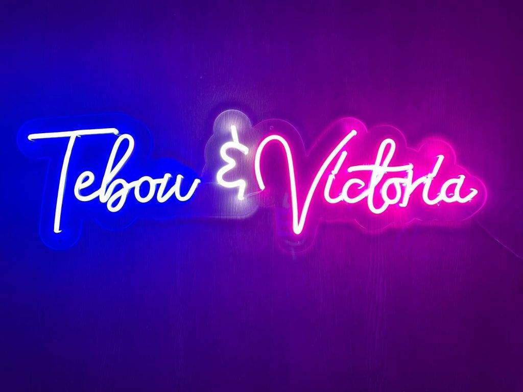 Custom neons Tebou Victoria